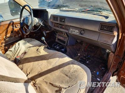 Zdjęcie 8 z 12 samochodu: 1985 TOYOTA PICKUP COMMERCIAL / CAMPER RN55 VIN:JT5RN55D7F5034395 - miniatura