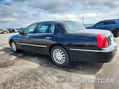 Drugie zdjęcie samochodu z przodu: 2004 LINCOLN TOWN CAR EXECUTIVE VIN:1LNHM81W44Y645195 - miniatura