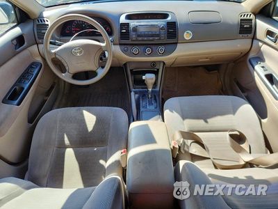 Zdjęcie 8 z 12 samochodu: 2005 TOYOTA CAMRY STANDARD VIN:4T1BE32K15U599612 - miniatura