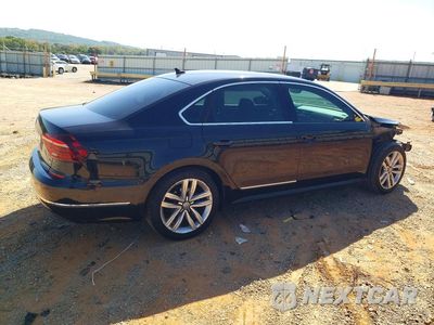 Trzecie zdjęcie samochodu z tyłu: 2017 VOLKSWAGEN PASSAT SEL PREMIUM VIN:1VWCT7A36HC068073 - miniatura