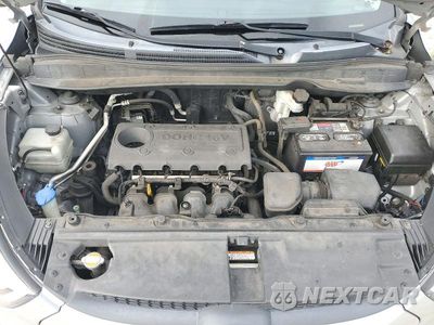 Zdjęcie 12 z 13 samochodu: 2010 HYUNDAI TUCSON GLS VIN:KM8JU3AC8AU017816 - miniatura