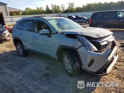 Czwarte zdjęcie samochodu z boku: 2023 TOYOTA RAV4 XLE VIN:2T3P1RFV9PW355662 - miniatura