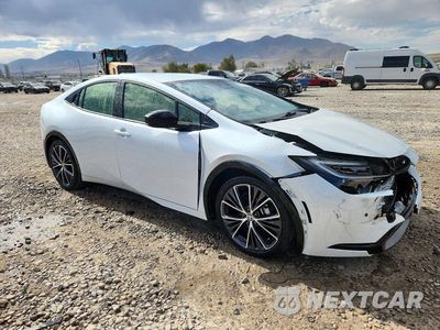 Czwarte zdjęcie samochodu z boku: 2024 TOYOTA PRIUS XLE VIN:JTDACAAU2R3020975 - miniatura