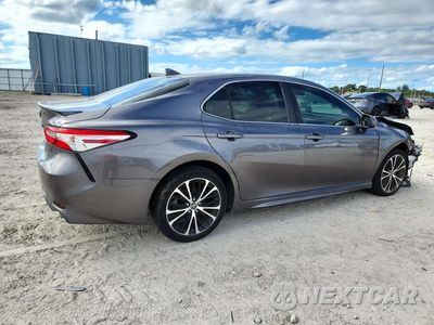 Trzecie zdjęcie samochodu z tyłu: 2020 TOYOTA CAMRY SE VIN:4T1G11AK6LU871060 - miniatura