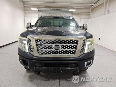 Piąte zdjęcie samochodu w środku: 2016 NISSAN TITAN XD PLATINUM RESERVE VIN:1N6BA1F21GN504720 - miniatura