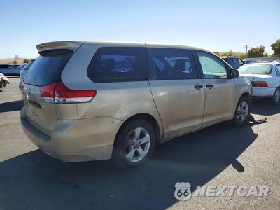 Trzecie zdjęcie samochodu z tyłu: 2012 TOYOTA SIENNA BASE 7-PASSENGER VIN:5TDKA3DC4CS011810 - miniatura