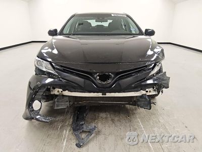 Piąte zdjęcie samochodu w środku: 2018 TOYOTA CAMRY LE VIN:4T1B11HK7JU107117 - miniatura