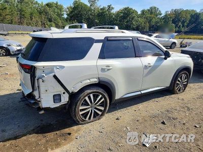 Trzecie zdjęcie samochodu z tyłu: 2024 NISSAN PATHFINDER PLATINUM VIN:5N1DR3DK0RC201909 - miniatura
