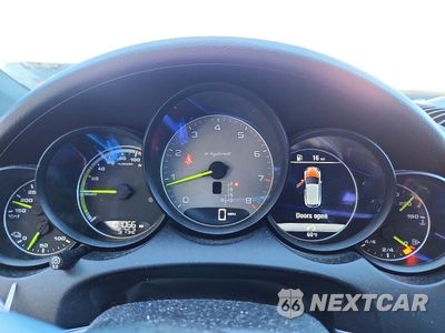 Zdjęcie 9 z 12 samochodu: 2017 PORSCHE CAYENNE SE HYBRID PLATINUM VIN:WP1AE2A26HLA71214 - miniatura