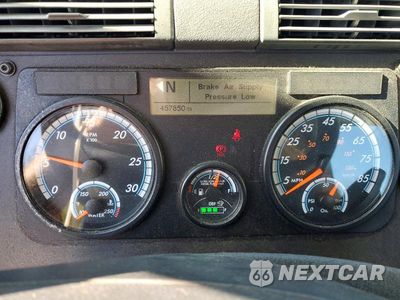 Zdjęcie 9 z 13 samochodu: 2017 FREIGHTLINER CASCADIA 113 SEMI TRUCK VIN:3AKBGADVXHSJH0286 - miniatura