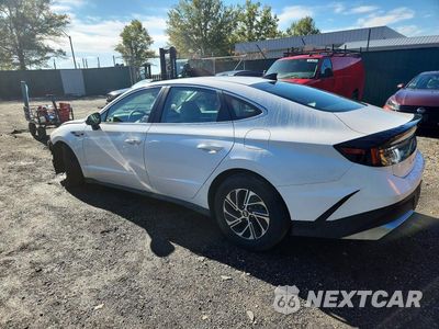 Drugie zdjęcie samochodu z przodu: 2026 HYUNDAI SONATA HYBRID BLUE VIN:KMHL24JJ4TA142514 - miniatura