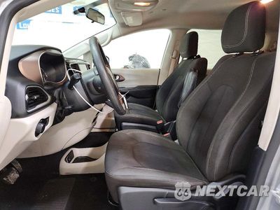Zdjęcie 7 z 13 samochodu: 2020 CHRYSLER VOYAGER L VIN:2C4RC1AG5LR243605 - miniatura