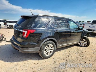 Trzecie zdjęcie samochodu z tyłu: 2019 FORD EXPLORER XLT VIN:1FM5K8D89KGB26345 - miniatura