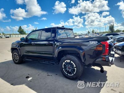Drugie zdjęcie samochodu z przodu: 2025 TOYOTA TACOMA TRD SPORT VIN:3TMKB5FN1SM035617 - miniatura