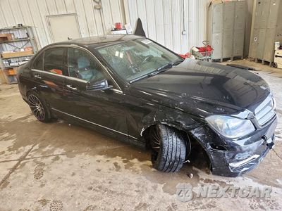 Czwarte zdjęcie samochodu z boku: 2013 MERCEDES-BENZ C 300 4MATIC VIN:WDDGF8AB9DR242658 - miniatura