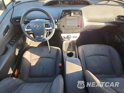 Zdjęcie 8 z 13 samochodu: 2016 TOYOTA PRIUS TWO VIN:JTDKBRFU1G3511209 - miniatura