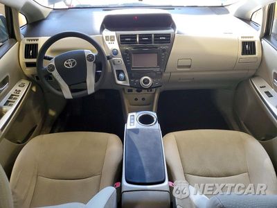 Zdjęcie 8 z 13 samochodu: 2013 TOYOTA PRIUS V THREE VIN:JTDZN3EU8D3286951 - miniatura