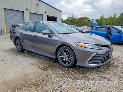Czwarte zdjęcie samochodu z boku: 2021 TOYOTA CAMRY XLE VIN:4T1F11AKXMU430402 - miniatura