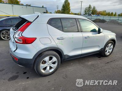 Trzecie zdjęcie samochodu z tyłu: 2020 VOLVO XC40 T5 MOMENTUM VIN:YV4162UK9L2251812 - miniatura
