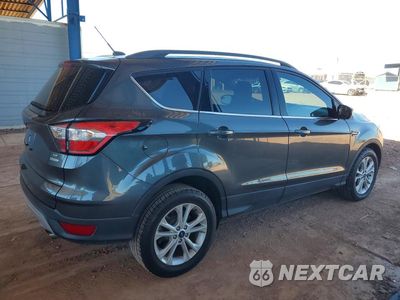 Trzecie zdjęcie samochodu z tyłu: 2018 FORD ESCAPE SE VIN:1FMCU0GD1JUC70855 - miniatura