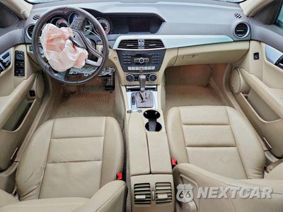 Zdjęcie 8 z 13 samochodu: 2013 MERCEDES-BENZ C 300 4MATIC VIN:WDDGF8AB7DA822456 - miniatura