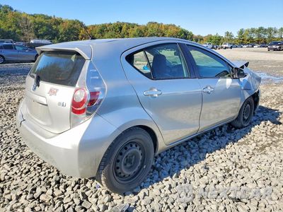 Trzecie zdjęcie samochodu z tyłu: 2012 TOYOTA PRIUS C ONE VIN:JTDKDTB38C1508107 - miniatura