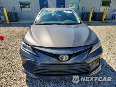 Piąte zdjęcie samochodu w środku: 2022 TOYOTA CAMRY LE VIN:4T1C11AK3NU653644 - miniatura