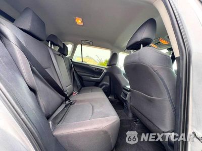 Zdjęcie 6 z 10 samochodu: 2019 TOYOTA RAV4 LE VIN:2T3F1RFV9KC040947 - miniatura