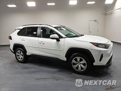 Czwarte zdjęcie samochodu z boku: 2021 TOYOTA RAV4 LE VIN:2T3K1RFV5MC163680 - miniatura
