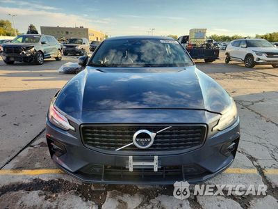 Piąte zdjęcie samochodu w środku: 2022 VOLVO S60 B5 R-DESIGN VIN:7JRL12TM5NG161951 - miniatura