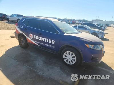 Czwarte zdjęcie samochodu z boku: 2018 NISSAN ROGUE S VIN:5N1AT2MT9JC783956 - miniatura