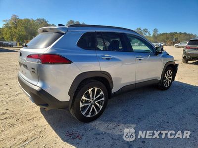 Trzecie zdjęcie samochodu z tyłu: 2025 TOYOTA COROLLA CROSS XLE VIN:7MUDAABG9SV136695 - miniatura