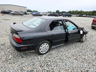 Trzecie zdjęcie samochodu z tyłu: 1997 HONDA ACCORD LX VIN:1HGCD5639VA220272 - miniatura