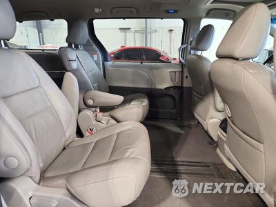 Zdjęcie 11 z 13 samochodu: 2016 TOYOTA SIENNA XLE PREMIUM 8-PASSENGER VIN:5TDYK3DC5GS753176 - miniatura