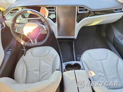 Zdjęcie 8 z 13 samochodu: 2014 TESLA MODEL S VIN:5YJSA1H17EFP35169 - miniatura