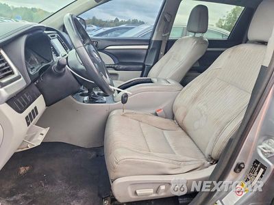 Zdjęcie 7 z 13 samochodu: 2016 TOYOTA HIGHLANDER LE PLUS VIN:5TDBKRFHXGS259414 - miniatura