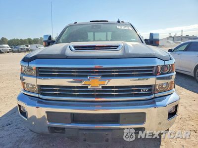 Piąte zdjęcie samochodu w środku: 2019 CHEVROLET SILVERADO K3500 LTZ VIN:1GC4KXEY5KF263216 - miniatura