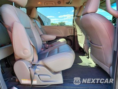 Zdjęcie 11 z 13 samochodu: 2016 TOYOTA SIENNA XLE PREMIUM 8-PASSENGER VIN:5TDYK3DC2GS733905 - miniatura
