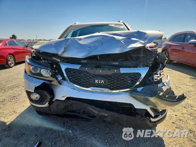 Piąte zdjęcie samochodu w środku: 2013 KIA SORENTO LX VIN:5XYKTDA67DG390704 - miniatura