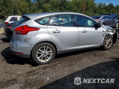 Trzecie zdjęcie samochodu z tyłu: 2016 FORD FOCUS SE VIN:1FADP3K28GL320291 - miniatura