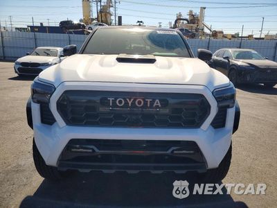 Piąte zdjęcie samochodu w środku: 2025 TOYOTA TACOMA TRD PRO HV VIN:3TYLC5LN9ST038145 - miniatura