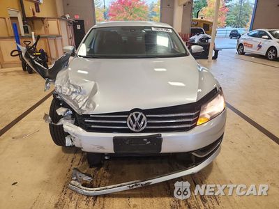 Piąte zdjęcie samochodu w środku: 2015 VOLKSWAGEN PASSAT S VIN:1VWAT7A30FC028883 - miniatura