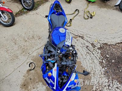 Piąte zdjęcie samochodu w środku: 2010 YAMAHA YZFR1 VIN:JYARN23E6AA006825 - miniatura