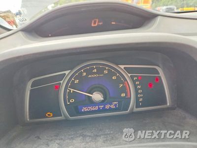 Zdjęcie 9 z 12 samochodu: 2008 HONDA CIVIC VIN:2HGFA16818H303906 - miniatura