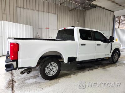 Trzecie zdjęcie samochodu z tyłu: 2023 FORD F250 SUPER DUTY VIN:1FT7W2AT5PEC04050 - miniatura