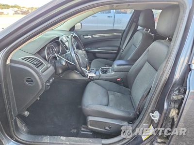 Zdjęcie 7 z 12 samochodu: 2019 CHRYSLER 300 TOURING VIN:2C3CCAAG2KH548879 - miniatura