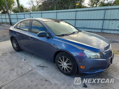 Czwarte zdjęcie samochodu z boku: 2014 CHEVROLET CRUZE LS VIN:1G1PA5SH4E7156903 - miniatura