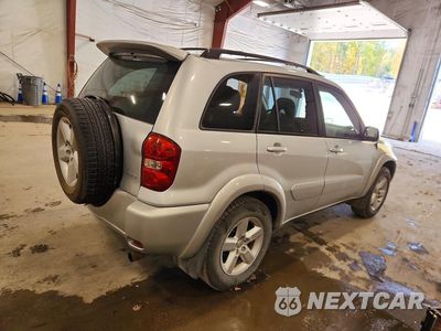 Trzecie zdjęcie samochodu z tyłu: 2005 TOYOTA RAV4 BASE VIN:JTEHD20V950041910 - miniatura