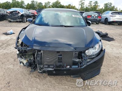 Piąte zdjęcie samochodu w środku: 2017 HONDA CIVIC LX VIN:19XFC2F58HE000749 - miniatura