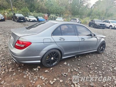 Trzecie zdjęcie samochodu z tyłu: 2014 MERCEDES-BENZ C 300 4MATIC VIN:WDDGF8AB9ER324567 - miniatura